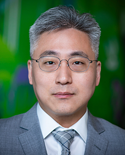 Portrait photo of Dr. Yong Kwon